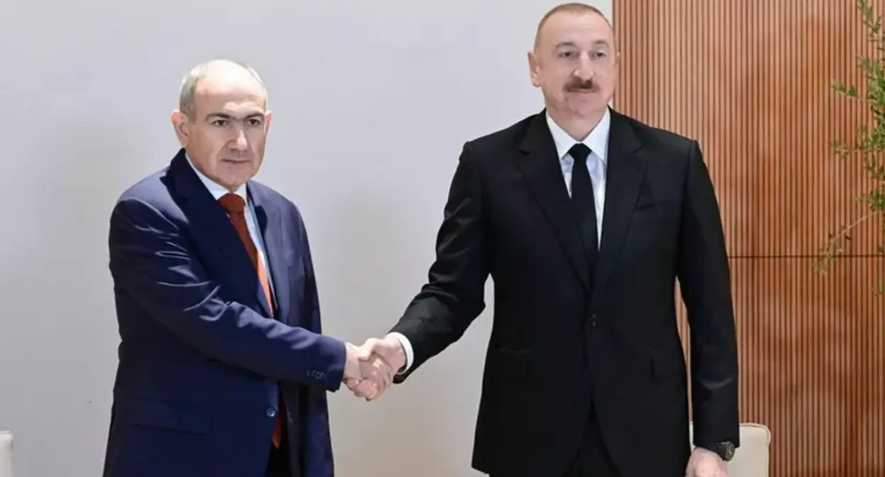 Никол Пашинян (слева) и Ильхам Алиев. Фото : Официальный сайт Президента Азербайджанской Республики