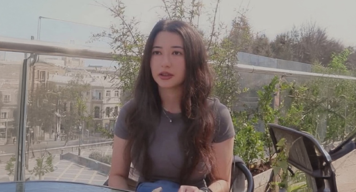 Сара Рагимова. Фото: Meydan TV https://www.meydan.tv/az/article/ictimai-f%c9%99alin-polis-bolm%c9%99sin%c9%99-aparildigi-bildirilir/