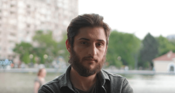 Нурлан Гахраманлы. Фото с сайта Meydan TV https://www.meydan.tv/ru/article/po-delu-mejdan-tv-zaderzhan-zhurnalist-nurlan-libre/