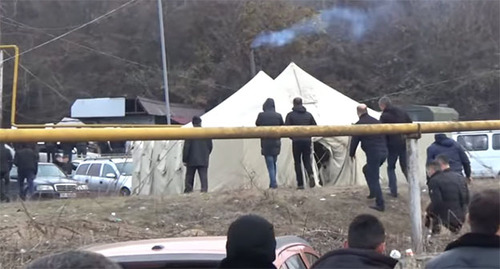 Блокада Степанакерта 2022-2023 г. Скриншот видео "Кавказского узла" youtube.com/watch?time_continue=1311&v=TAAcxPvthT8&embeds_referring_euri=https%3A%2F%2Fwww.kavkaz-uzel.eu%2F&source_ve_path=Mjg2NjY