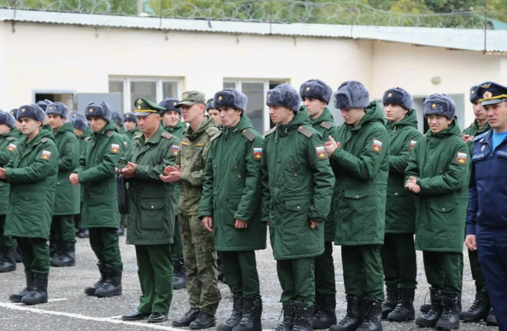 Призывники из Дагестана. Скриншот фото https://yoldash.ru/news/vsego-iz-dagestana-budut-sluzhit-35-tys-chelovek/