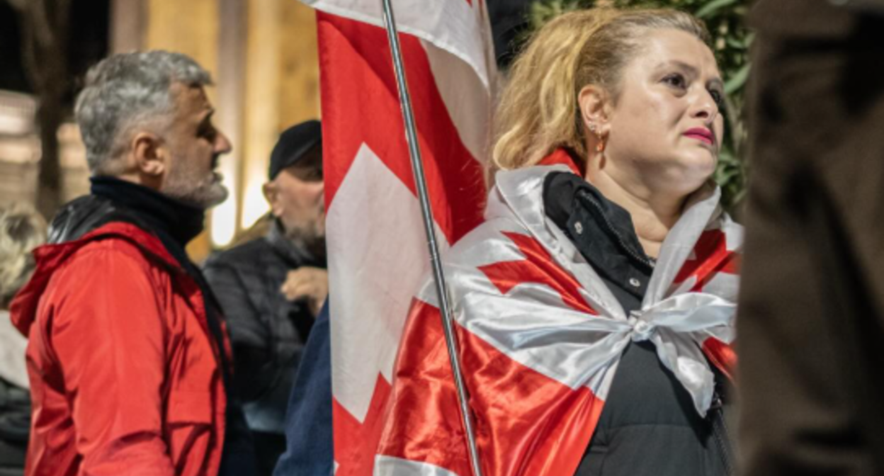 Активисты у здания парламента. Скриншот фото Publika от 21.03.26, https://www.facebook.com/photo?fbid=1711578323575044&set=pb.100041686795244.-2207520000 (деятельность компании Meta, владеющей соцсетью, запрещена в России). Активисты у здания парламента. Скриншот фото Publika от 21.03.26, https://www.facebook.com/photo?fbid=1711578323575044&set=pb.100041686795244.-2207520000 (деятельность компании Meta, владеющей соцсетью, запрещена в России).