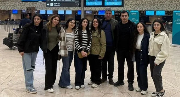 Граждане Армении, эвакуированные из Кувейта. Фото: https://www.facebook.com/Newsarmenia.am/posts принадлежит компании Meta деятельность которой запрещена в России