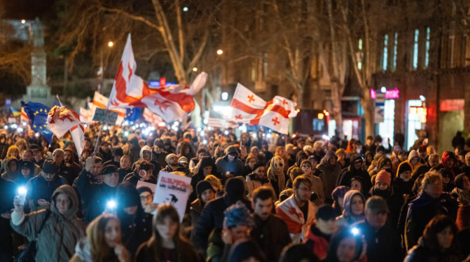 Марш в Тбилиси. Скриншот фото Publika от 28.03.26, https://www.facebook.com/photo/?fbid=1717944082938468&set=pb.100041686795244.-2207520000 (деятельность компании Meta запрещена в России)