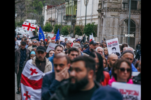 Марш в Кутаиси. Фото Mo Se. https://www.facebook.com/photo/?fbid=4263152930666113&set=pcb.4263154510665955 (деятельность компании Meta, владеющей соцсетью, запрещена в России) Марш в Кутаиси. Фото Mo Se. https://www.facebook.com/photo/?fbid=4263152930666113&set=pcb.4263154510665955 (деятельность компании Meta, владеющей соцсетью, запрещена в России)