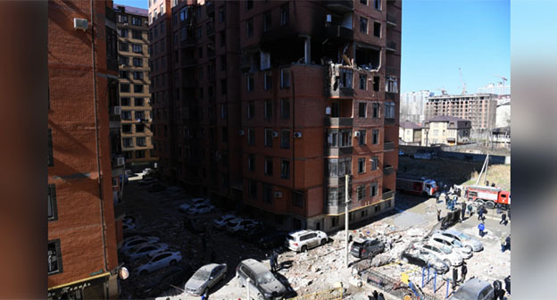 На месте взрыва в многоэтажке Махачкалы. 25 марта 2025 г. Фото: https://riadagestan.ru/news/incidents/v_makhachkale_segodnya_proizoshli_dva_vzryva_iz_za_utechki_gaza