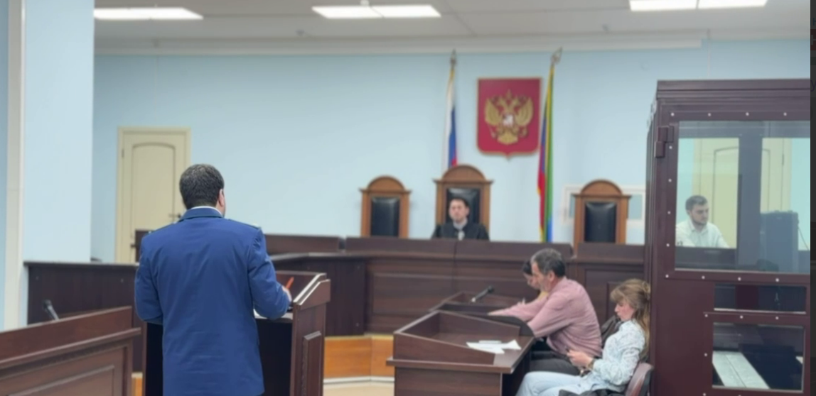 Дело рассматривалось в отсутствие подсудимых. Стоп-кадр видео Прокуратуры Дагестана от 02.04.26, https://t.me/procuratura05/4844. Дело рассматривалось в отсутствие подсудимых. Стоп-кадр видео Прокуратуры Дагестана от 02.04.26, https://t.me/procuratura05/4844.