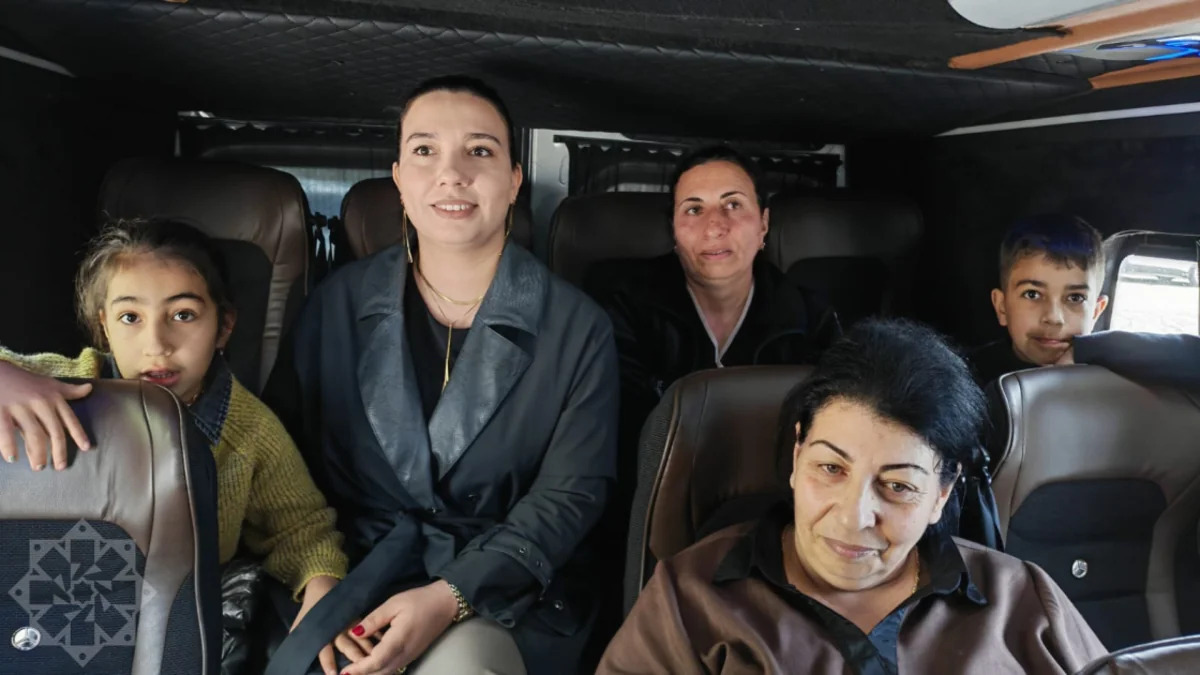 Кадр возвращения 27 азербайджанских семей в Кяльбаджар. Фото: Азертадж / https://azertag.az/ru/xeber/gruppa_pereselencev_pribyla_v_gorod_kyalbadzhar__obnovleno_video-4101463