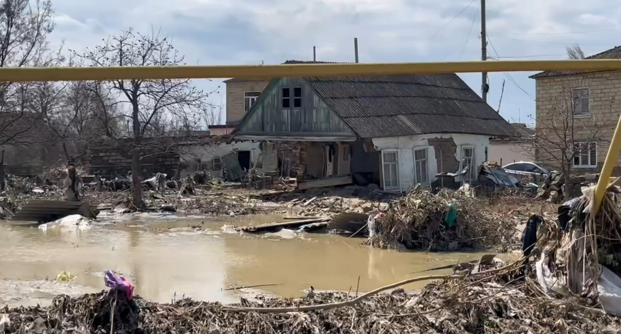 Последствия наводнения в Мамедкале. Кадр видео администрации Дербентского района https://t.me/derbentskiyrayon_official/21857