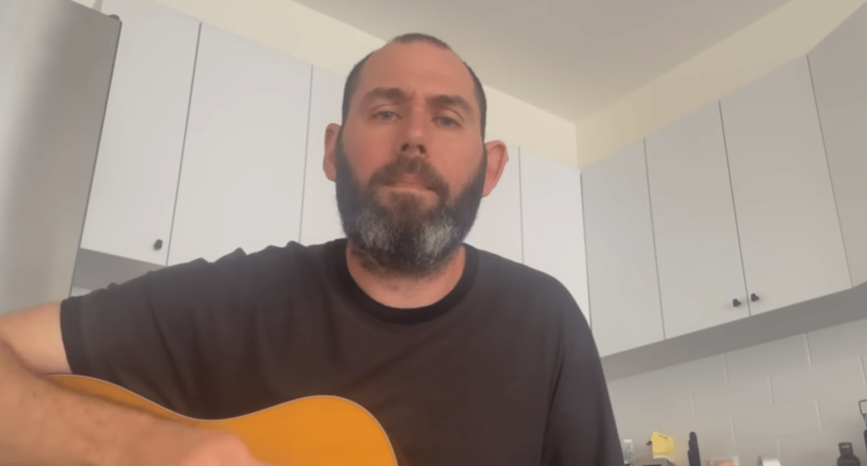 Семен Слепаков (включен в реестр иноагентов). Стоп-кадр видео из его Telegram-канала от 14.10.22, https://t.me/slepakovsemyon/76