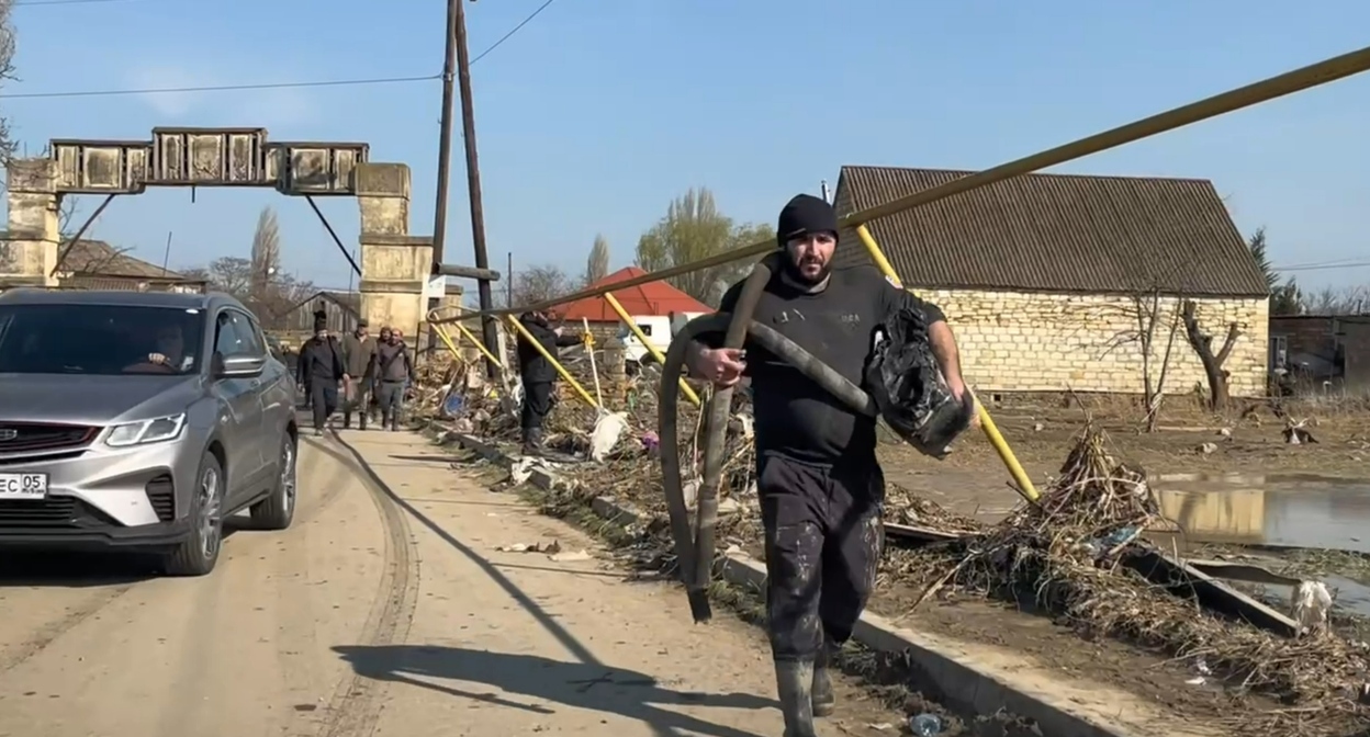 Поселок Мамедкала после наводнения. Кадр видео администрации Дербентского района https://t.me/derbentskiyrayon_official/21857