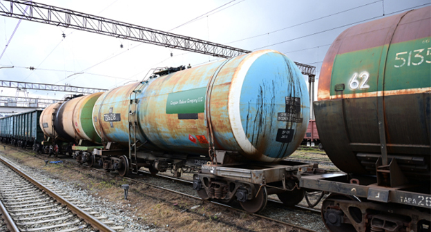 Вагоны с топливом и удобрениями. Фото: https://azertag.az/ru/xeber/iz_azerbaidzhana_v_armeniyu_otpravlen_eshche_odin_poezd_s_dizelnym_toplivom_i_udobreniyami-4123371