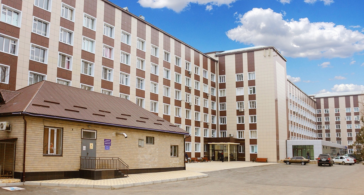 Республиканская клиническая больница, в которой произошло нападение на врачей. Фото: ГБУ РД «РКБ» https://rkbrd.ru/ Республиканская клиническая больница, в которой произошло нападение на врачей. Фото: ГБУ РД «РКБ» https://rkbrd.ru/
