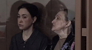 Елена Золотарева (справа) в зале суда. Фото: Краснодарский краевой суд