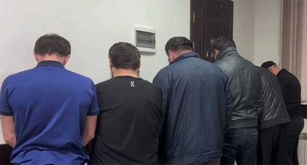 Задержанные жители села Губден. 30 апреля 2026 г. Cкриншот видео https://t.me/sledcom_press/29125 