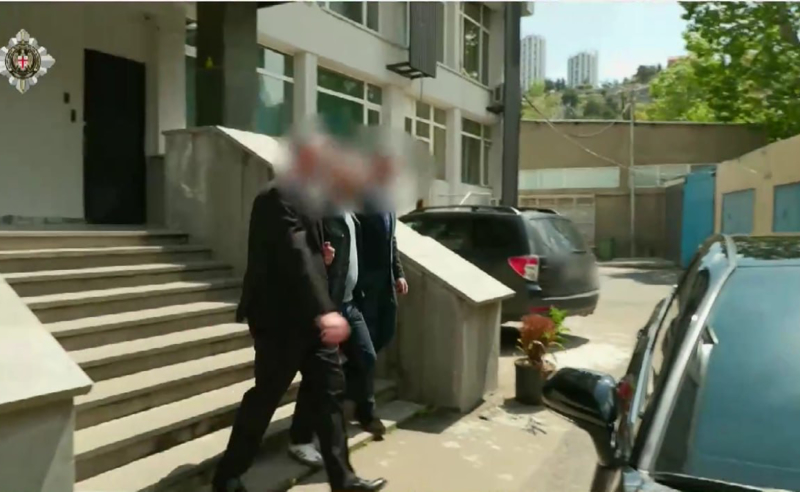 Кадр задержанного в Тбилиси по подозрению в шпионаже. Фото: TV Pirveli / https://tvpirveli.ge/ka/siaxleebi/kriminali/126948-jashushobis-braldebit-magalchinosani-daakaves