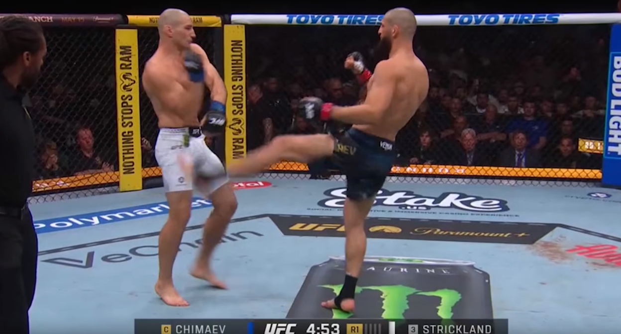 Хамзат Чимаев (справа) и Шон Стрикленд. Кадр видео MMA review https://vksport.vkvideo.ru/video-160239321_456241777 Хамзат Чимаев (справа) и Шон Стрикленд. Кадр видео MMA review https://vksport.vkvideo.ru/video-160239321_456241777