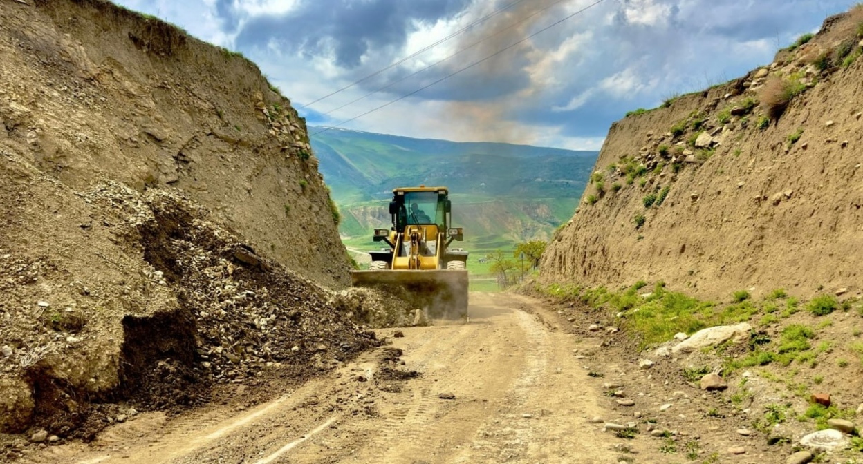 Дорожные работы в горах Дагестана. Фото: Минтранс Дагестана https://t.me/mintransRD/13475