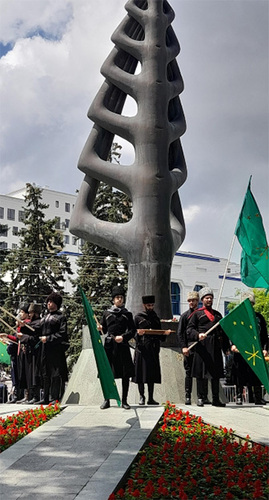 Митинг у памятника «Древо жизни» в Нальчике. 21 мая 2026 г. Фото корреспондента "Кавказского узла" Митинг у памятника «Древо жизни» в Нальчике. 21 мая 2026 г. Фото корреспондента "Кавказского узла"