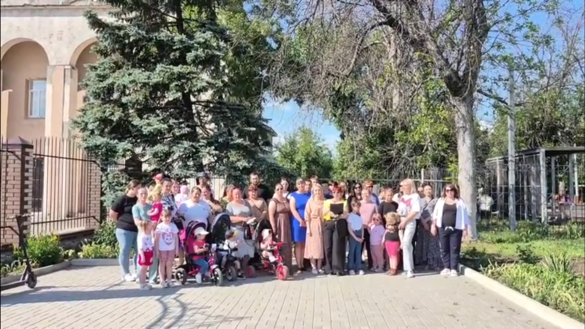 Жители Гуково записывают видеообращение к властям. Кадр из видео https://vk.com/wall521404728_1525