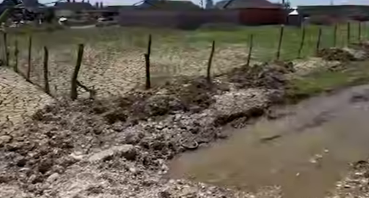 Стоп-кадр: обстановка в селе Кадыротар после наводнения в Дагестане. Фото: Mash Gor/ Telegram-канал Стоп-кадр: обстановка в селе Кадыротар после наводнения в Дагестане. Фото: Mash Gor/ Telegram-канал