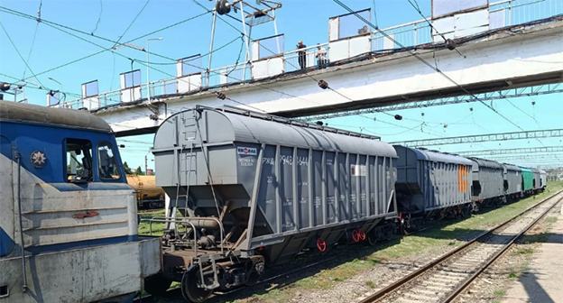 Вагоны с пшеницей. Фото: Report https://report.az/ru/biznes/iz-rf-v-armeniyu-tranzitom-cherez-azerbajdzhan-budet-otpravlena-pshenica