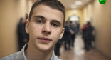 Роман Мурдиев. Фото  https://chechombudsman.ru, иллюстрация создана "Кавказским узлом" при помощи ИИ в программе Copilot