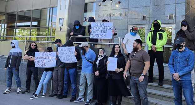 Акция в защиту прав вайнахских беженцев. 22 июня 2026 г. Фото: https://www.facebook.com/photo/?fbid=122119393983275463&set=pcb.122119394163275463 принадлежит компании Meta деятельность которой запрещена в России Акция в защиту прав вайнахских беженцев. 22 июня 2026 г. Фото: https://www.facebook.com/photo/?fbid=122119393983275463&set=pcb.122119394163275463 принадлежит компании Meta деятельность которой запрещена в России