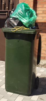 Мусорный бак в Грозном. Скриншот публикации https://www.kavkaz-uzel.eu/blogs/85802/posts/67687#item_comment_1582396
