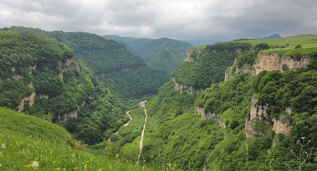 Тызыльская теснина, Эльбрусский район в Кабардино-Балкарии. Фото: Олег Мар. https://ru.wikipedia.org/ Тызыльская теснина, Эльбрусский район в Кабардино-Балкарии. Фото: Олег Мар. https://ru.wikipedia.org/
