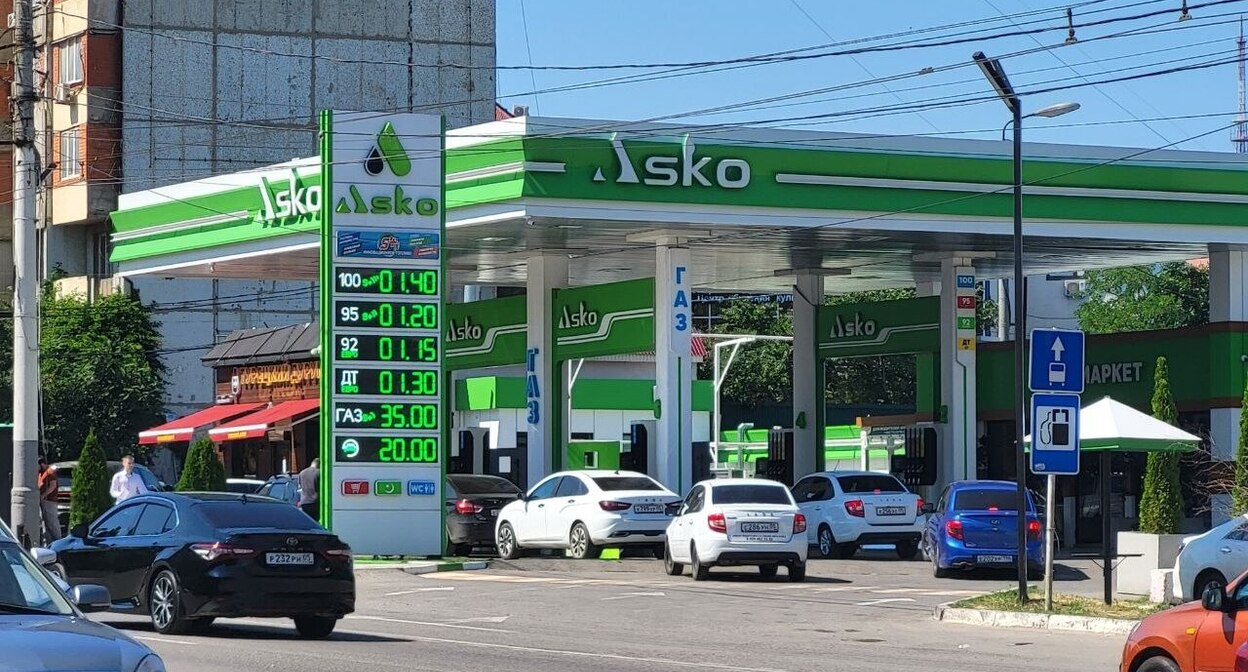 Цена бензина на АЗС "Аско" повысилась на 10 рублей между 8 и 10 июля. Фото корреспондента "Кавказского узла". 