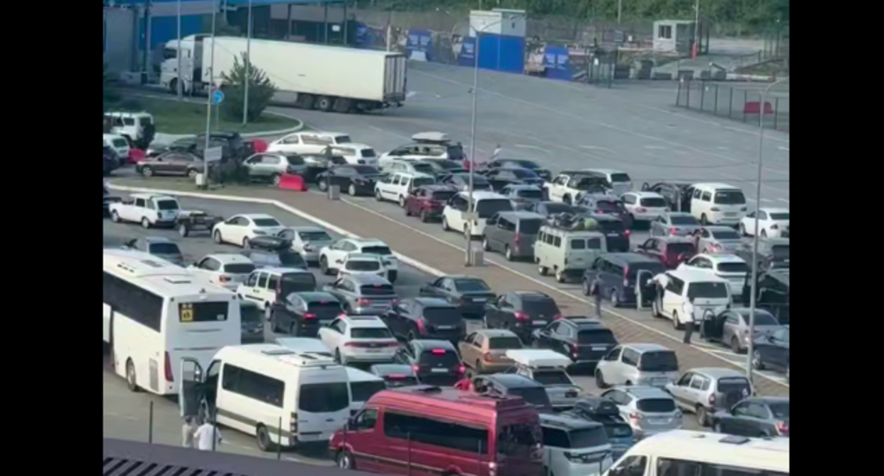 Пробка на границе с Абхазией. Стоп-кадр видео https://t.me/apsny/26475 от 11.07.26 Пробка на границе с Абхазией. Стоп-кадр видео https://t.me/apsny/26475 от 11.07.26