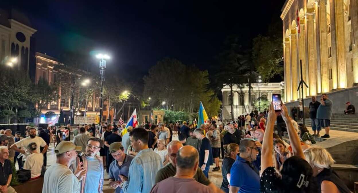 Сторонники евроинтеграции в Тбилиси в 646-й день непрерывных протестов. 4 сентября 2026 г. David Chkheidze/ Facebook - принадлежит компании Meta деятельность которой запрещена в России