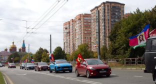 Автомобильный крестный ход в Краснодаре. Скриншот фото "Краснодар ЮМР" от 27.06.26, https://t.me/KrasnodarUMR/29072.