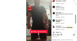 Пассажир метро в Москве приносит извинения, стоя на коленях. Кадр из видео https://www.instagram.com/reel/Ddw2ZqkRKc4/ (деятельность компании Meta (владеет Facebook, Instagram и WhatsApp) запрещена в России)