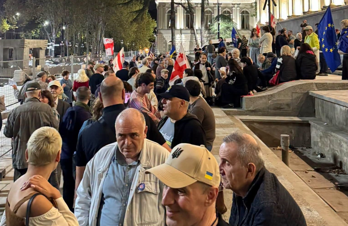 Участники акции протеста в 672-й день в Тбилиси.  фото: Giorgi Mumladze / Facebook*