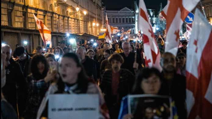Шествие в Тбилиси 17.10.26. Фото Publika https://www.facebook.com/photo/?fbid=1903792777686930&set=pcb.1903792937686914 (деятельность компании Meta, владеющей соцсетью, запрещена в России)
