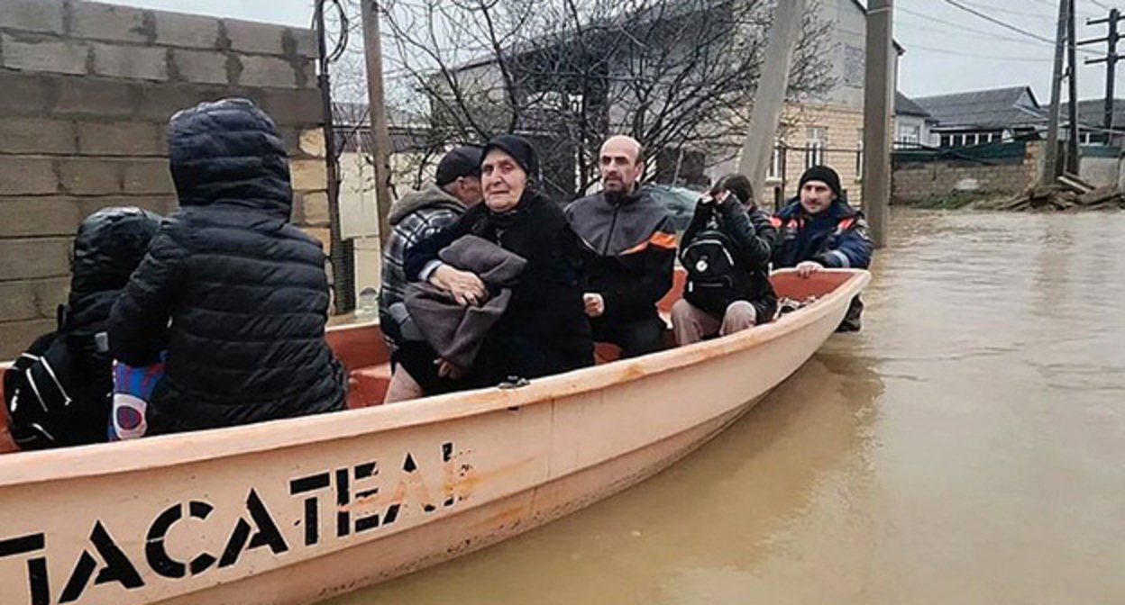 Наводнение в Махачкале. Фото: МЧС России