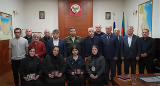 Переданы награды семья погибших. 29 октября 2026 г. Фото пресс-службы Табасаранского район