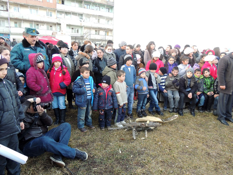 Дети джут, когда же начнуёт прыгать молодёжь... Дети джут, когда же начнуёт прыгать молодёжь...