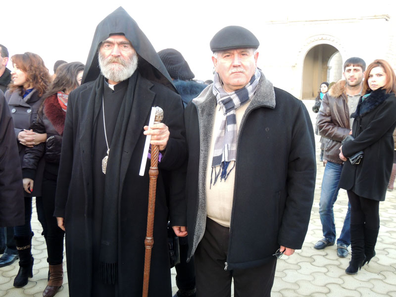 Вместе с Архиепископ Паргев Србазан Вместе с Архиепископ Паргев Србазан
