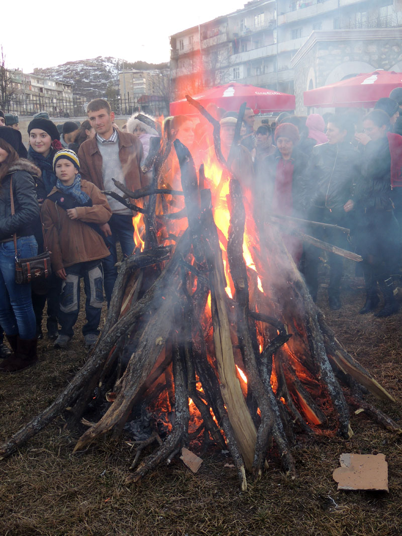 А костёр всё разгорается... А костёр всё разгорается...