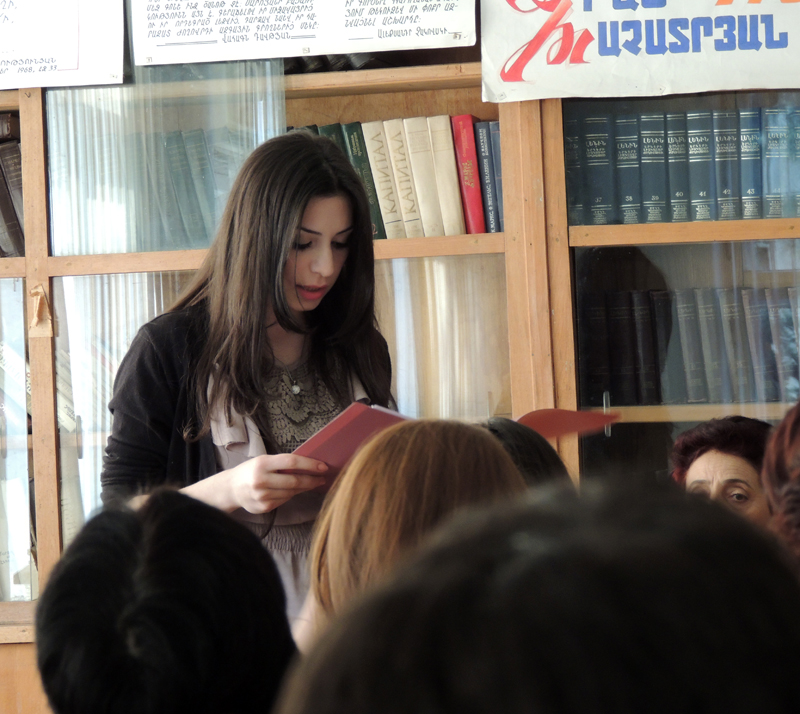 Лусине читает зарисовку из рассказов Мастера. Лусине читает зарисовку из рассказов Мастера.