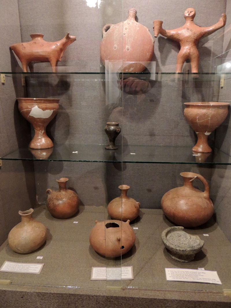 Керамическая утварь (1 век до н.э.)найденная при раскопках кургана Керена в Кашатахском районе в 2003г. Керамическая утварь (1 век до н.э.)найденная при раскопках кургана Керена в Кашатахском районе в 2003г.