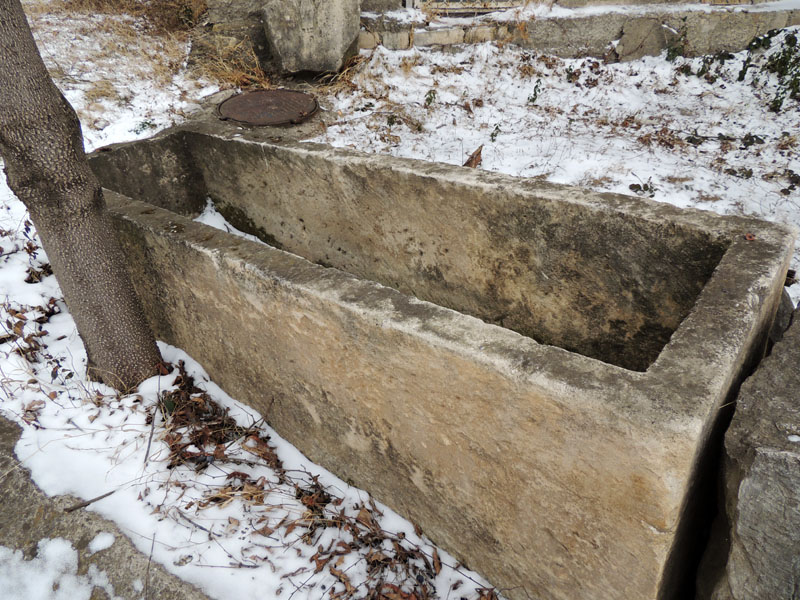 Каменно-коробочное захоронение Бронзовый век 2-1 тыс. до н.э. Каменно-коробочное захоронение Бронзовый век 2-1 тыс. до н.э.