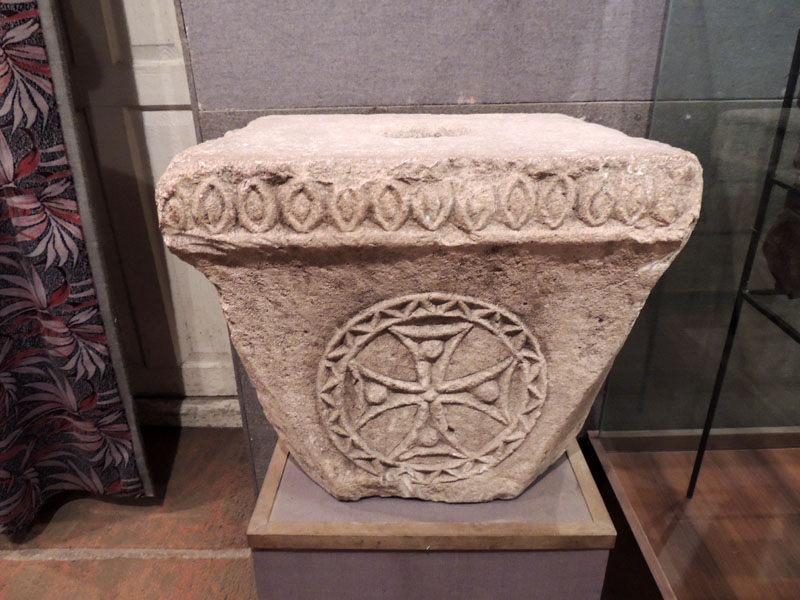 Камень с церкви 4в Камень с церкви 4в