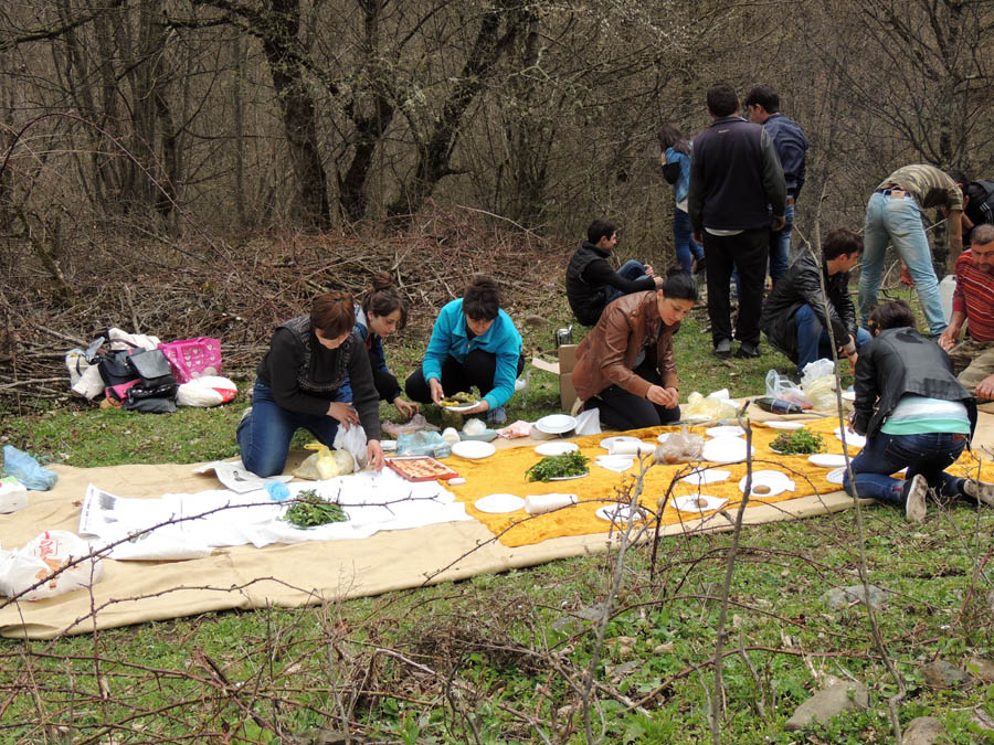 Алла распределила обязанности и каждый делает свою работу... Алла распределила обязанности и каждый делает свою работу...