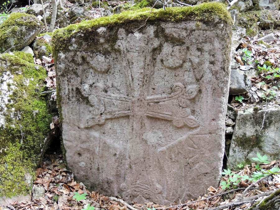 Хачкары монастыря "Охты ехцы". Хачкары монастыря "Охты ехцы".