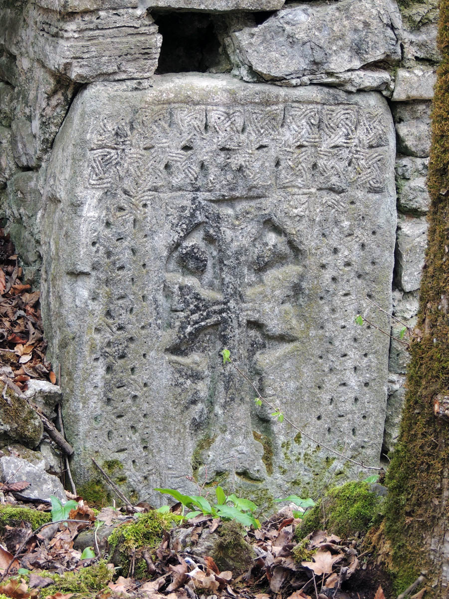 Хачкары монастыря "Охты ехцы". Хачкары монастыря "Охты ехцы".