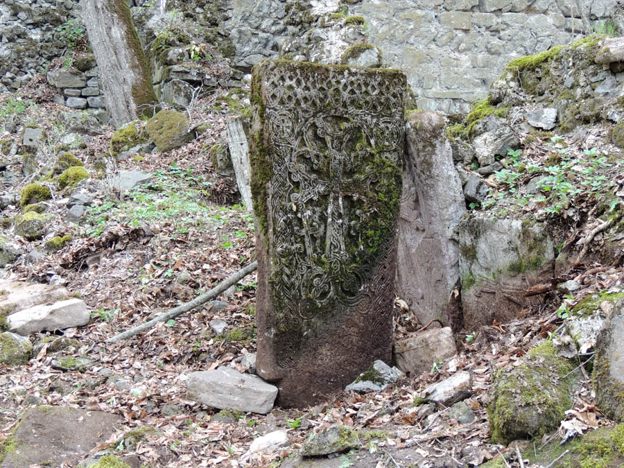 Хачкары монастыря "Охты ехцы". Хачкары монастыря "Охты ехцы".